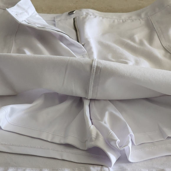 Alfred Dunner White Stretch Woman's Skort Zip & Button Closure Pockets Sz 20 NWT - Picture 9 of 11